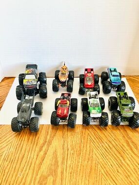 Hot Wheels Monster Jam Die Cast Trucks Lot(8) Read BKT El Toro Loco & More